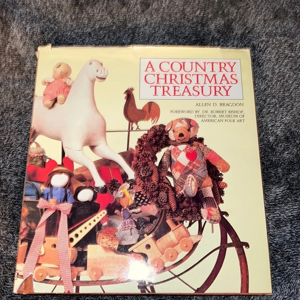 A CHRISTMAS TREASURY VINTAGE HARDCOVER BOOK 1983 WITH DUSTCOVER